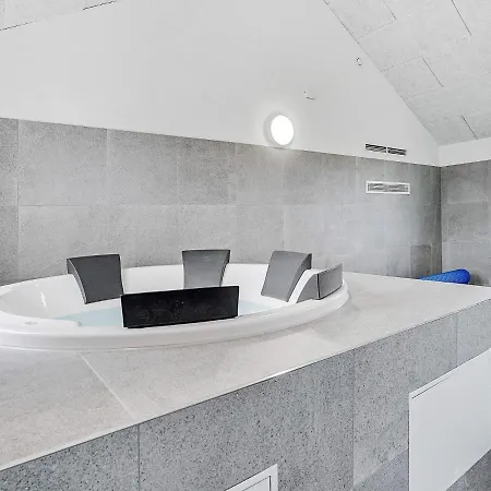 Luxury Pool Retreat In Kegnaes * Horuphav