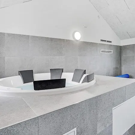 Vakantiehuis Luxury Pool Retreat In Kegnaes Høruphav